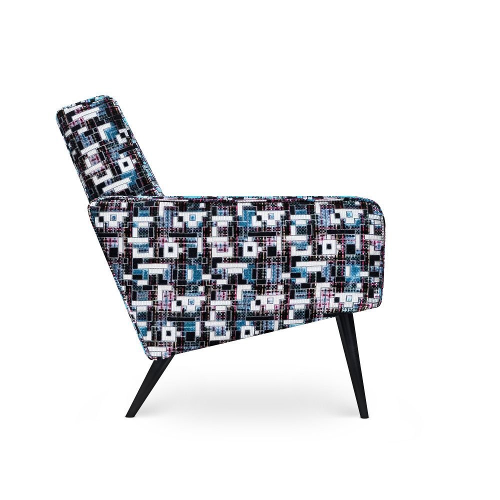 Dyker 60 fauteuil in vrolijke stof Marquina delft van Designers Guild