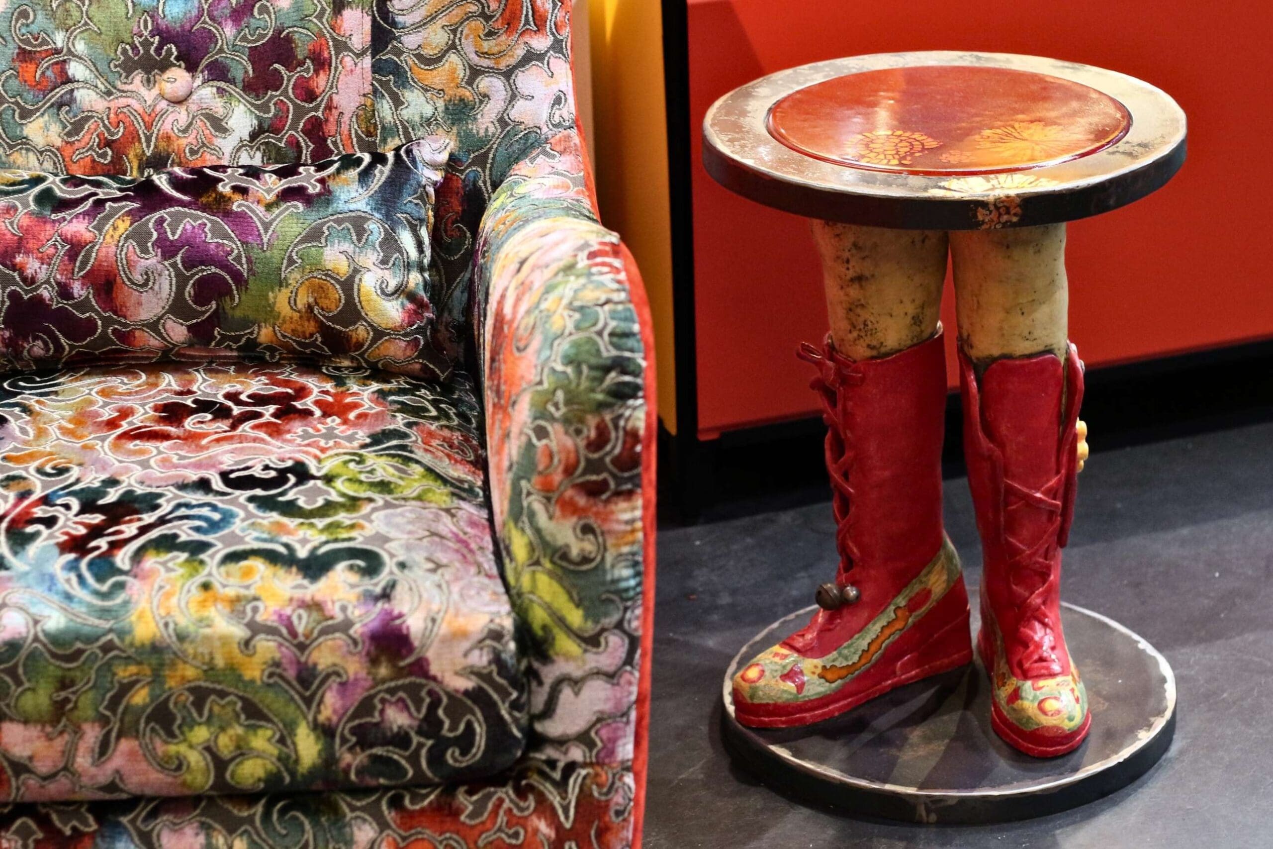 Een foto uit onze showroom waarin we laten zien hoe we verschillende meubels met elkaar combineren.