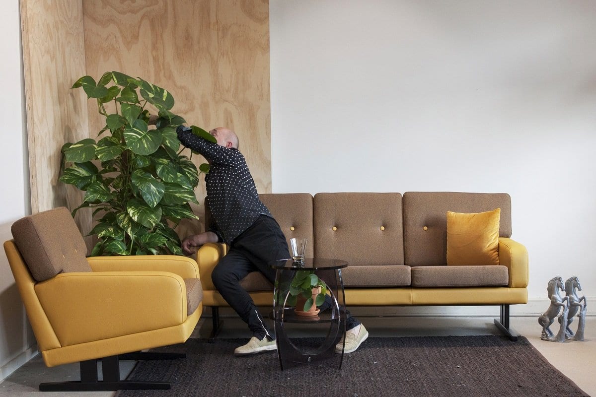 de new vintage bank dyker 70 in een echte 70-er jaren combi van stoffen e nkunstleer#70-er jaren bank#70-er jaren combi#70-er jaren#70-er jaren kleuren#dyker 70#dutch seating company#made in holland#new vintage#vintage