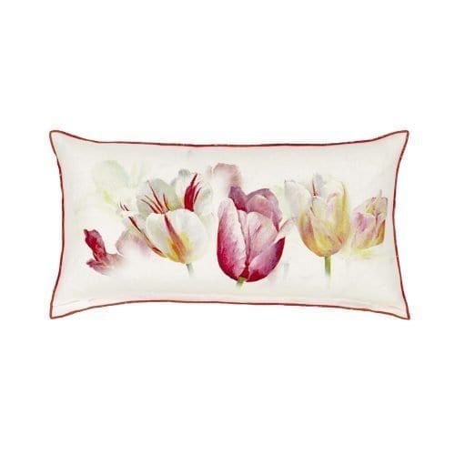 Tulip Garden Azalea is een elegant wit met roze kussentje, bedrukt met tulpen.